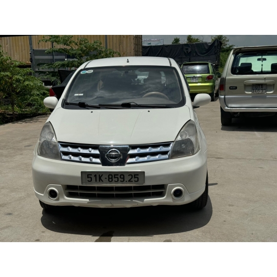 Nissan livina 2011