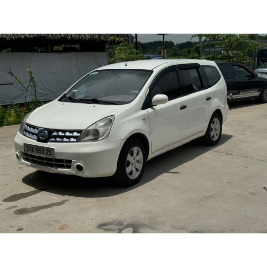 Nissan livina 2011