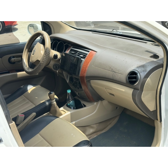 Nissan livina 2011