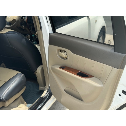 Nissan livina 2011